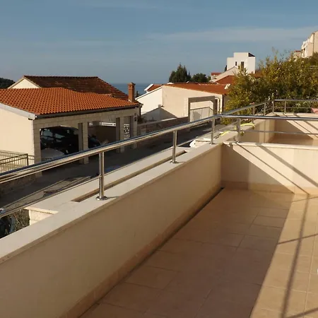 Arielle Two Bedroom In Lapad Apartment