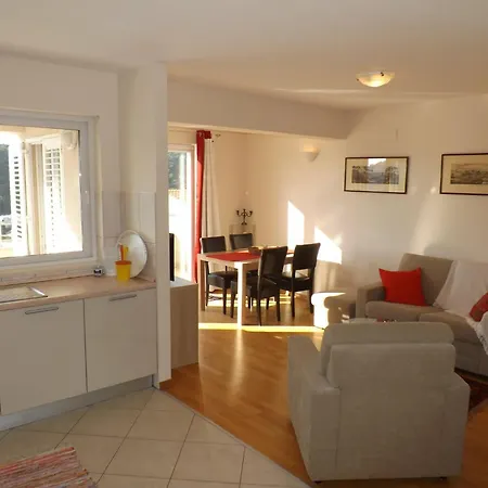 Arielle Two Bedroom In Lapad Apartment *