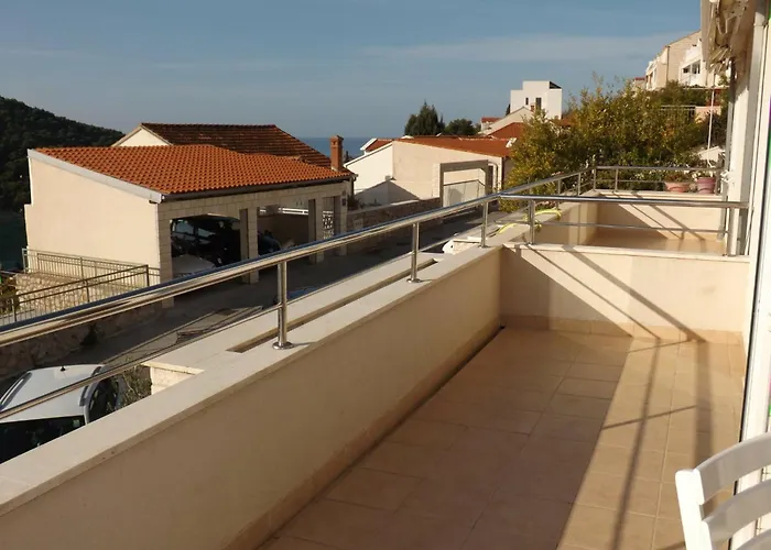 Arielle Two Bedroom In Lapad Apartment